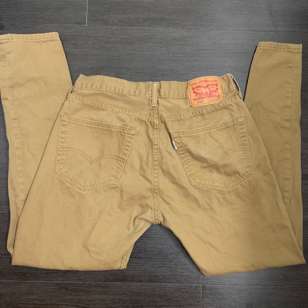 Levi 505 Men’s Khaki colored jeans